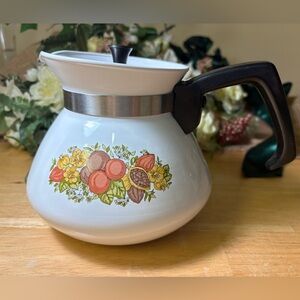 Vintage Corningware Spice of Life 900mL teapot.